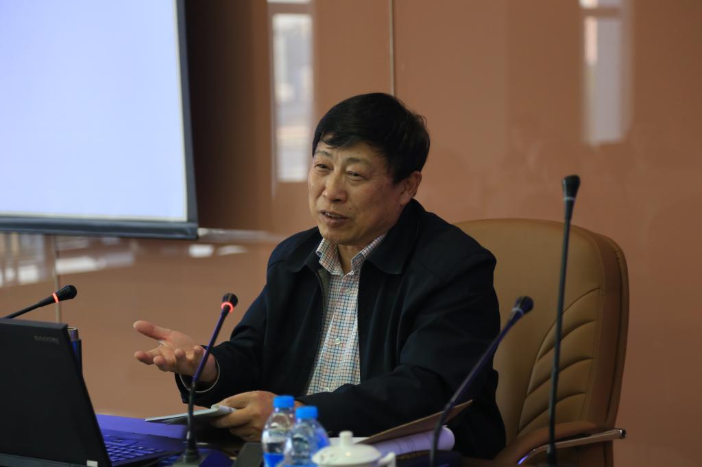 全国保险专业学位研究生教育指导委员会评估与考核委员会主任徐文虎教授布置评估工作