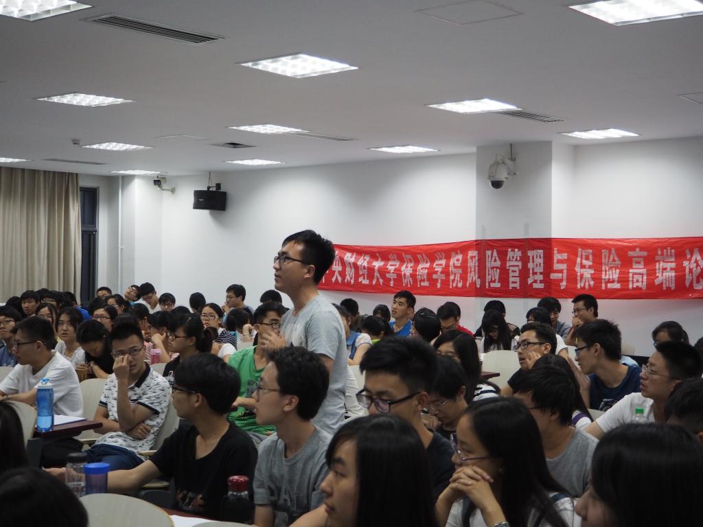 同学们积极提问